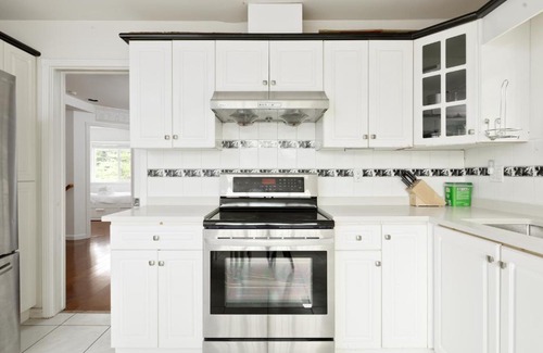Renfrew-Collingwood Apartment | Cheerful 5-bdrms house in Vancouver