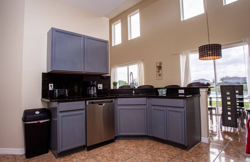 Crescent Lakes House | Cheerful 5 bed - 4 bath Spacious Home