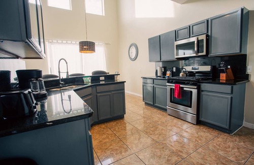 Crescent Lakes House | Cheerful 5 bed - 4 bath Spacious Home