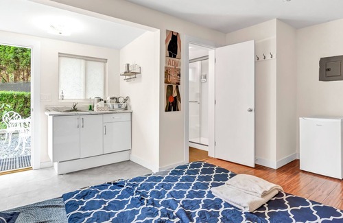 Langley House | Cheerful 5-bedroom cottage with River access