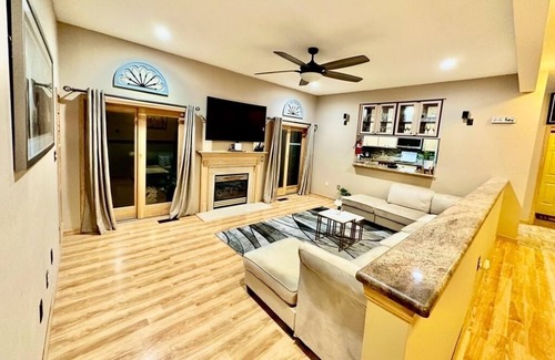 Analomink Villa | Cheerful 5-bedroom resort with private pool in charming Pocono mountains