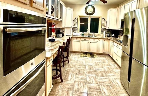 Analomink Villa | Cheerful 5-bedroom resort with private pool in charming Pocono mountains