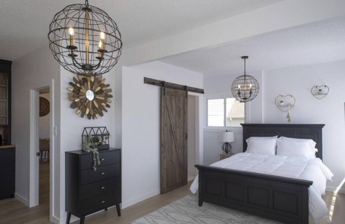 Thunder Bay House | Cheerful 5 Bedroom House
