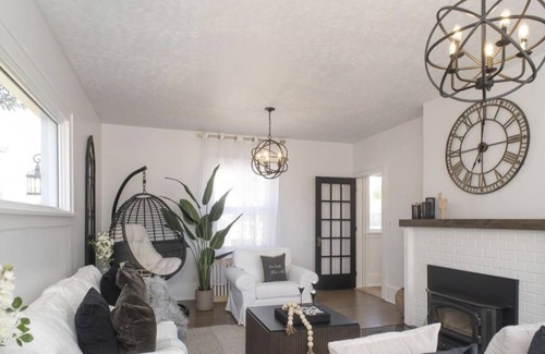 Thunder Bay House | Cheerful 5 Bedroom House