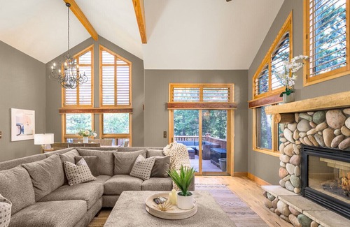 Shadow Mountain House | Cheerful 5 bedroom for 30 day rental