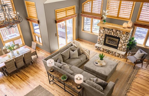 Shadow Mountain House | Cheerful 5 bedroom for 30 day rental