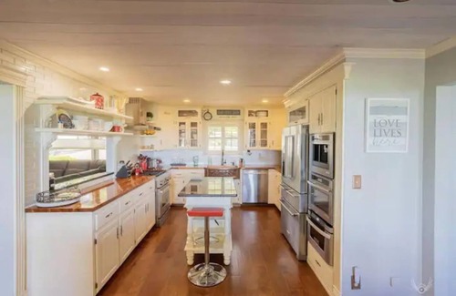 Rogers House | Cheerful 5-bedroom lake house with indoor pool