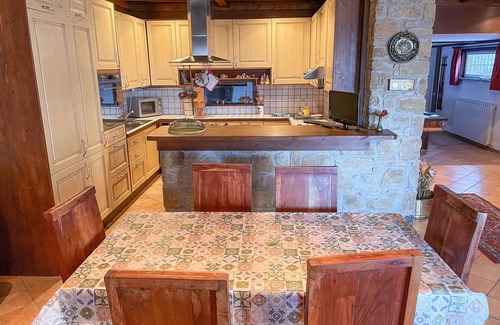 Amatrice Villa | Cheerful 5-bedroom villa with pool and tennis