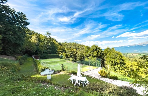 Amatrice Villa | Cheerful 5-bedroom villa with pool and tennis
