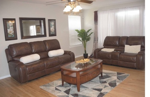 Aurora House | Cheerful-5bedrooms home with free parking