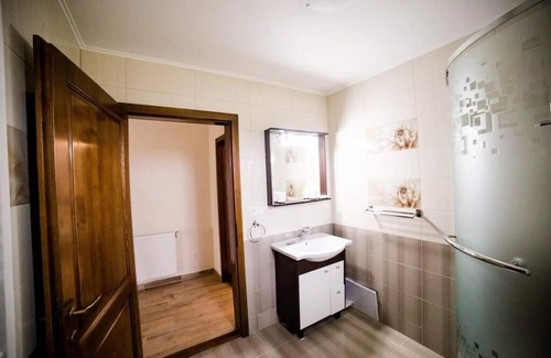 Piatra Fantanele House | Cheerful 6-bedroom villa with indoor fireplace - price for entire property