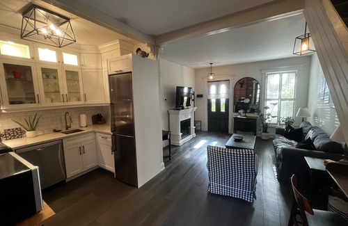 Hamilton House | Cheerful and cozy 2-bedroom Victorian in trendy neighborhood.