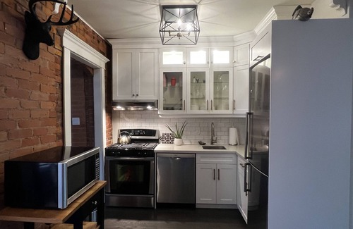 Hamilton House | Cheerful and cozy 2-bedroom Victorian in trendy neighborhood.