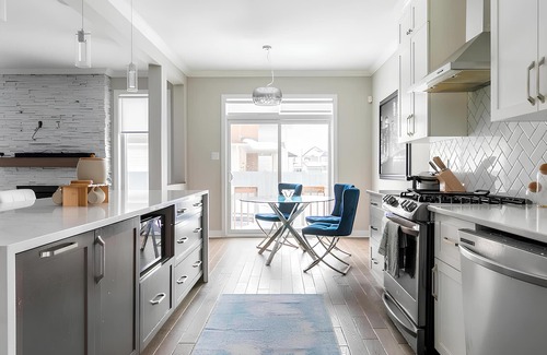 Ottawa Division House | Cheerful and Modern