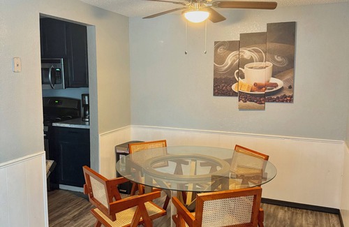 Oklahoma City House | cheerful and quite 2-bedroom home near lake Hefner, OKC