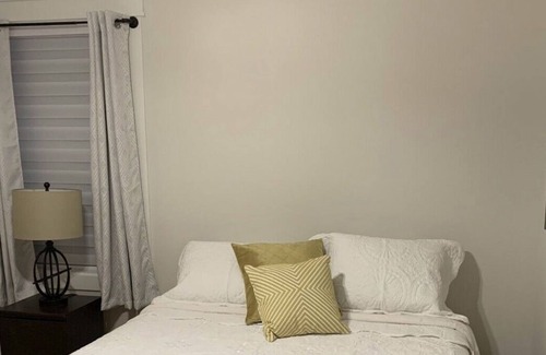 Gander House | Cheerful and Renovated 5 Bedroom Home