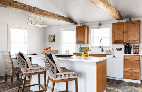 Surfside Beach House | Cheerful "Bay B Shark" 2 bedroom canal front home- 2 min from the beach