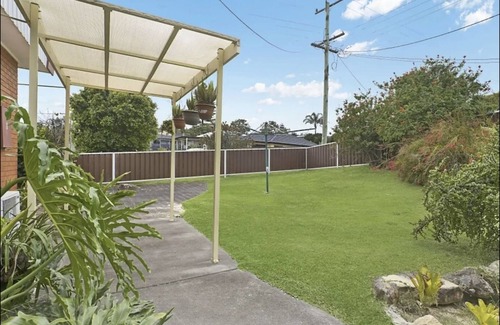 Redhead House | Cheerful beach house at redhead beach
