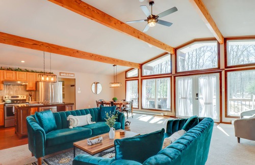 Jim Thorpe Cabin | Cheerful Cabin ~ 15 Mi to Jack Frost Ski Area