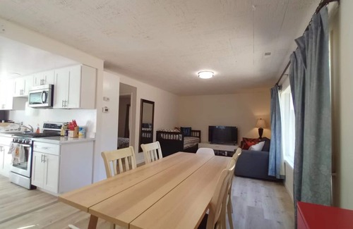 Y Area Cabin | Cheerful Cabin in South Lake Tahoe