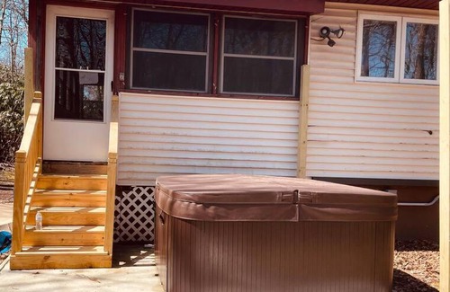 Long Pond Ski Chalet | Cheerful Chalet - Fireplace, BBQ, Firepit& Hottub