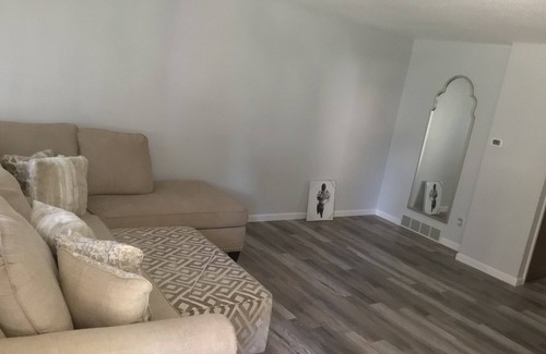 Bedford Condo | Cheerful Charming Condo in Serene Neighborhood