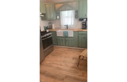 Bedford House | Cheerful, charming three bedroom home with hot tub