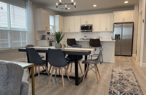 Lake Worth House | Cheerful, Clean and Classy Townhome