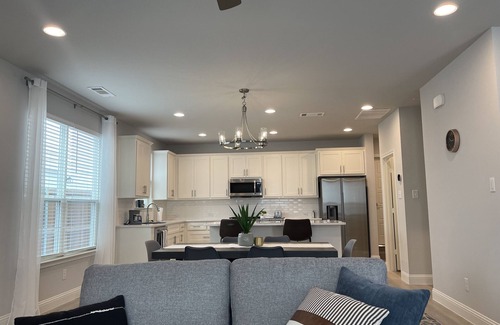 Lake Worth House | Cheerful, Clean and Classy Townhome