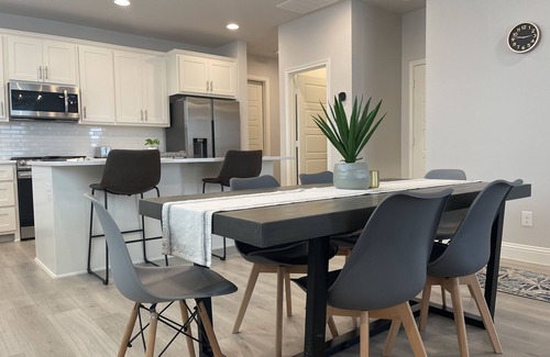Lake Worth House | Cheerful, Clean and Classy Townhome