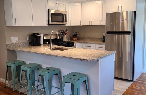 South Yarmouth House | Cheerful, Clean and Newly Renovated Home 5 Minutes from the Beach