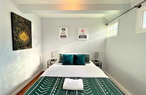Lower Bal House | Cheerful Comfy 2B1B Unit walking to Bay Fair