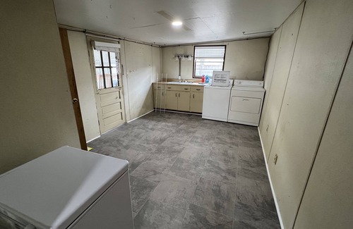 Buena Vista Cottage | Cheerful Cottage adjacent to Buena Vista Square