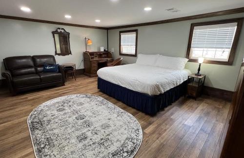 Buena Vista House | Cheerful Cottage adjacent to Buena Vista Square