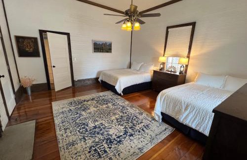 Buena Vista House | Cheerful Cottage adjacent to Buena Vista Square