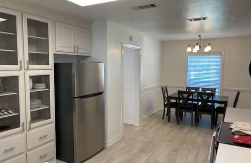 Wichita Falls House | Cheerful Country Club Cottage Near MSU