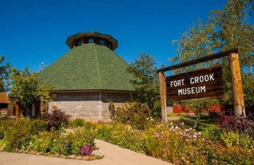Fall River Mills House | Cheerful & Cozy 3 Bedroom Plus Residence
