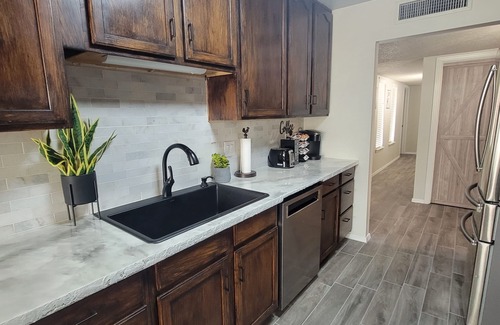 Las Cruces House | Cheerful desert oasis home with a privacy hot tub! 1 minute to new hospital!