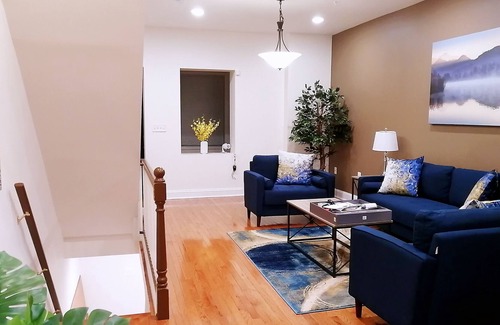 Downtown Baltimore House | Cheerful Entire Townhouse JHH Bayview sleeps 10+