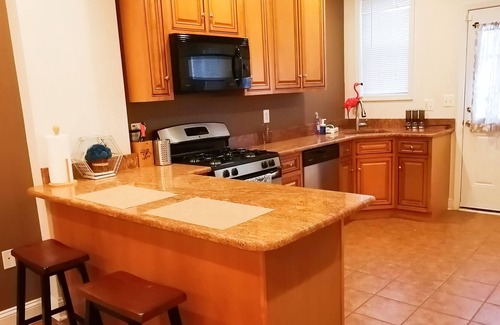 Downtown Baltimore House | Cheerful Entire Townhouse JHH Bayview sleeps 10+