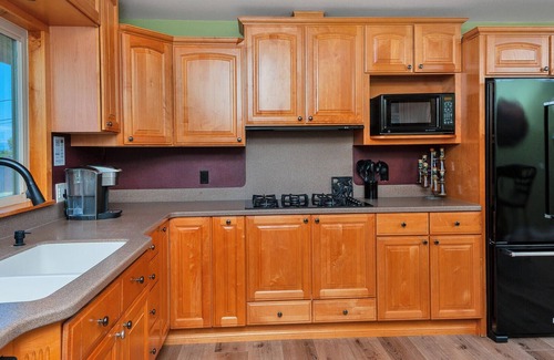 Country Club House | Cheerful Escape: Mountain Views, Fully Fenced, Game Room, Firepit, BBQ, & Office