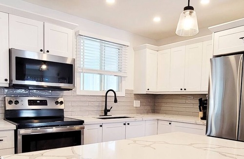 Port Elgin House | Cheerful Family Vacation House - minutes from the beach!