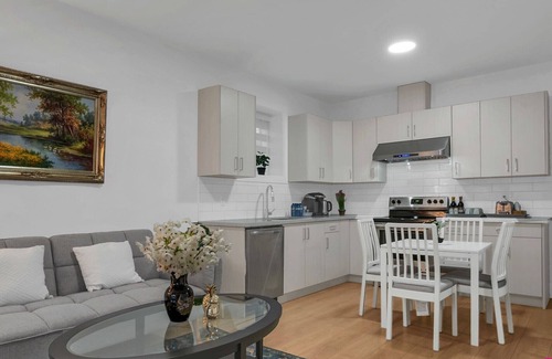 Surrey House | Cheerful FamilySpacious Suite,Close2Beach&USBorder