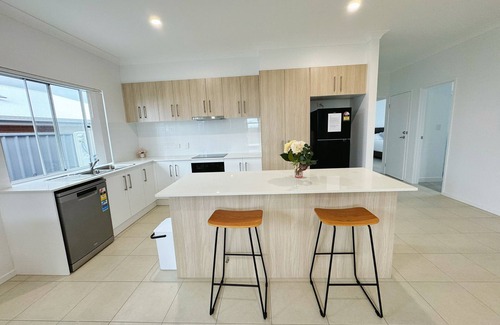 Park Ridge House | Cheerful Fantastic Newly built Home