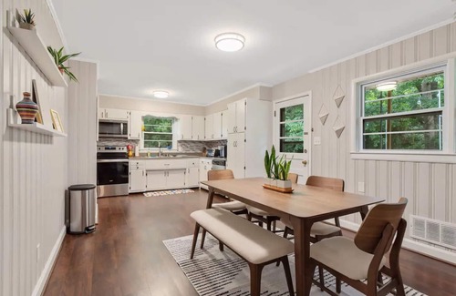 Southwest Raleigh House | Cheerful Four Bedroom Home, Close to Downtown Raleigh, Big Backyard!