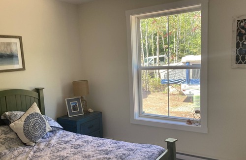 Aldersville Cottage | Cheerful/fun family friendly cottage
