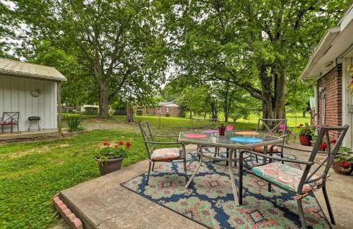 Grand Rivers House | Cheerful Grand Rivers Cottage, half Mi to Lake