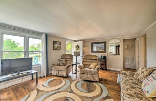 Grand Rivers House | Cheerful Grand Rivers Cottage, half Mi to Lake