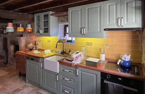 Ayvalik City Center House | Cheerful, Greek rooted Ayvalık townhouse