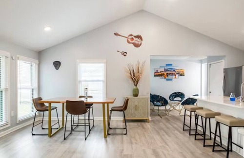 Haynes Area House | Cheerful Home 9 mins to Broadway
